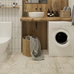 Nowoczesna łazienka z białym, kompaktowym WC narożnym, pralką i drewnianym blatem.