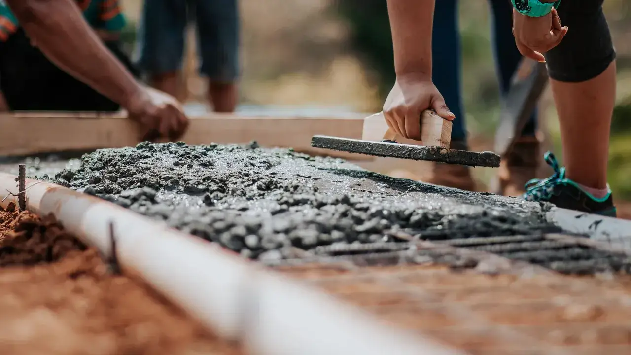 Zdjęcie Ile waży metr sześcienny betonu? Zaskakujące fakty i różnice