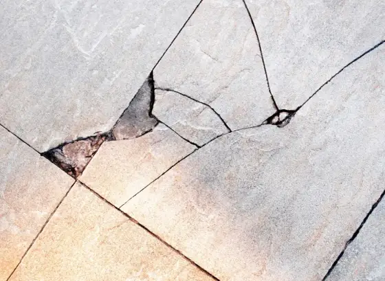 Dziura w płytce? Napraw ją sam! Prosty poradnik krok po kroku
